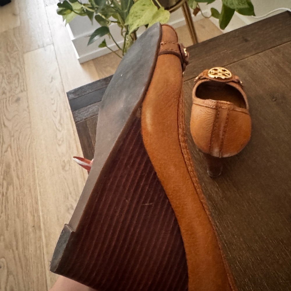 Tory Burch wedge - Picture 6 of 9